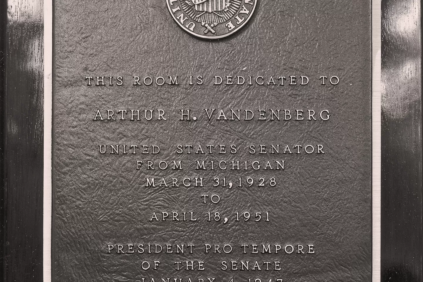 Plaque with the seal of the U.S. Senate.