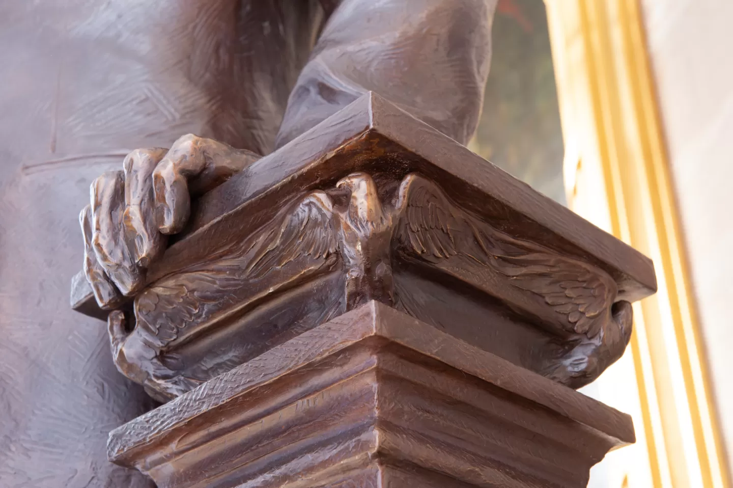 Detail of the statue.