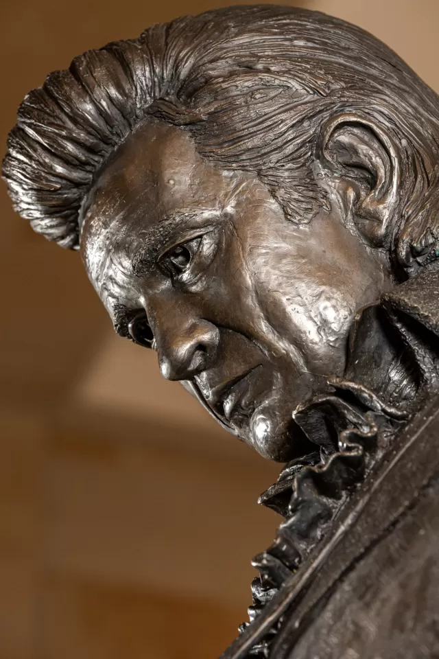 Close up of the face in Johnny Cash's statue.