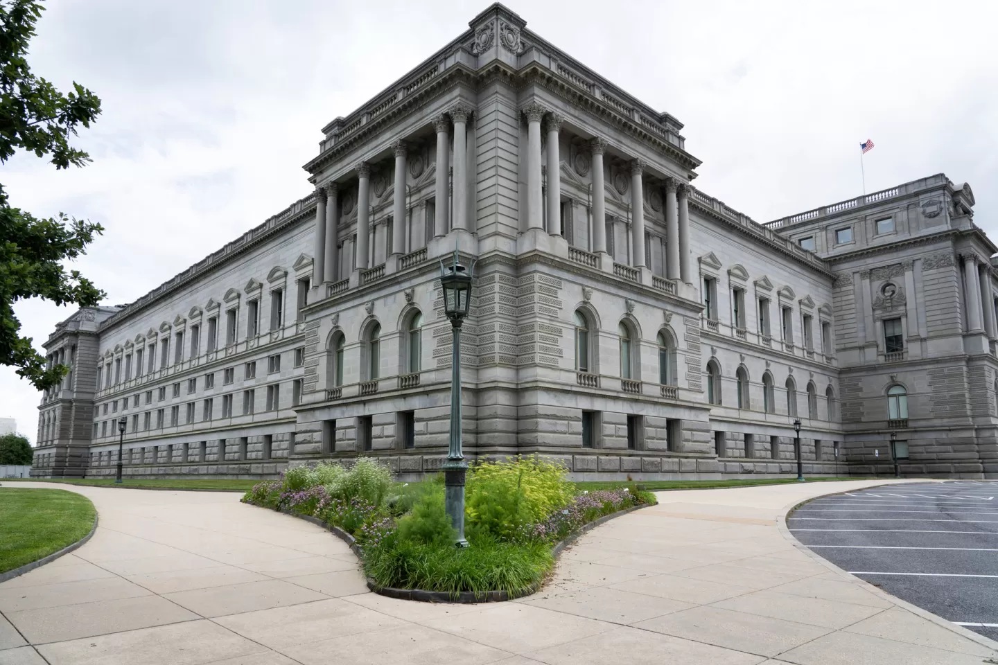 Exterior view of the Library of Congress Thomas Jefferson Building.