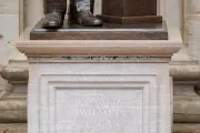 Detail of the statue.
