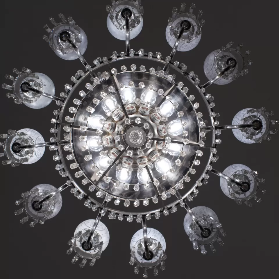 The Caucus Room chandelier, a prominent feature of the space, can be seen in original photos dating to 1908.