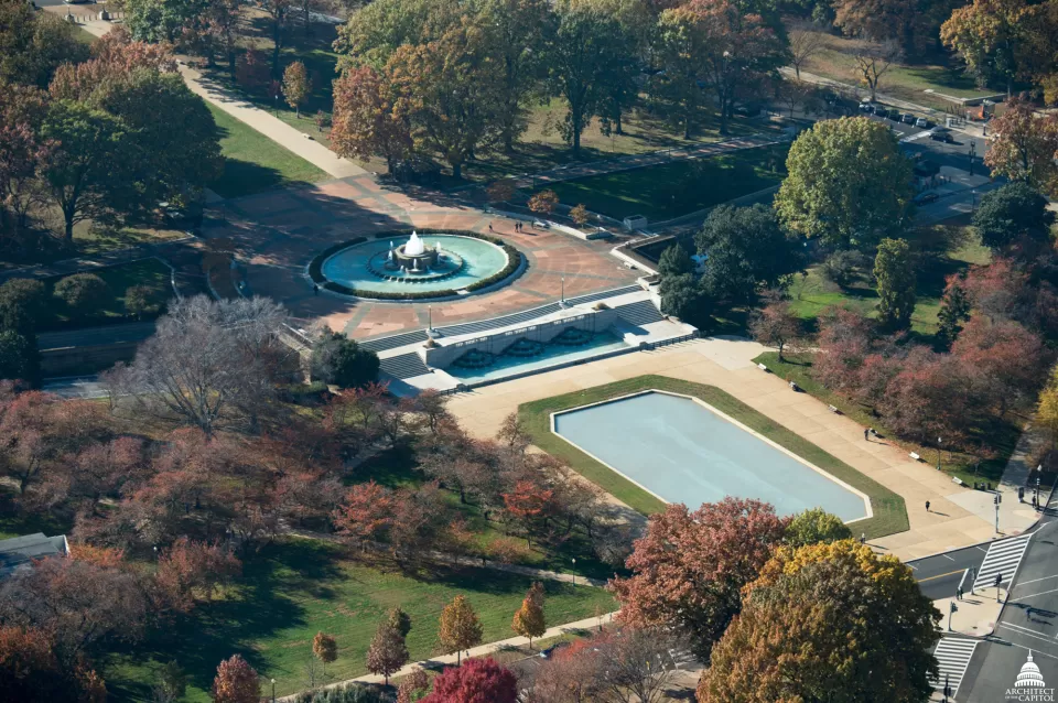 The Senate Fountain consists of three components.