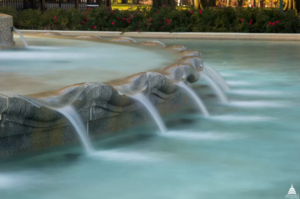 There are 114 underwater light fixtures in the Senate Fountain.
