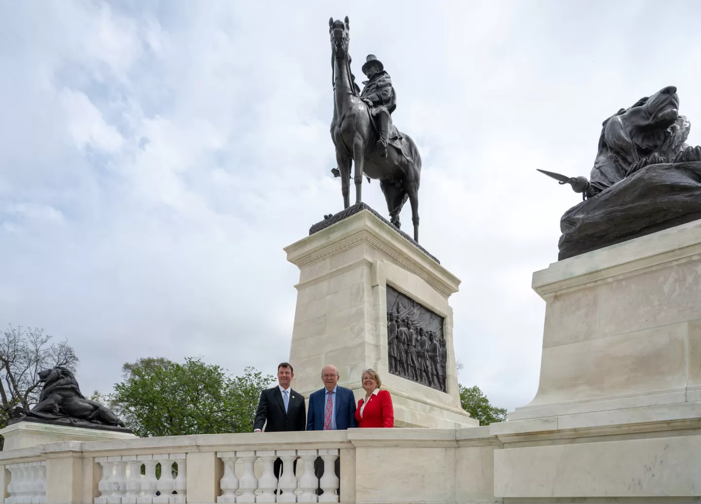 Architect of the Capitol J. Brett Blanton, author Dr. Ronald White and the U.S. Capitol Historical Society at the Grant Memorial.