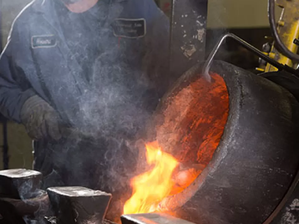 Workers pour bronze into molds for the Grant Memorial replica lamp posts.