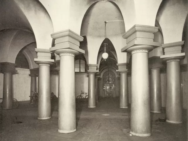 Columns in a room.